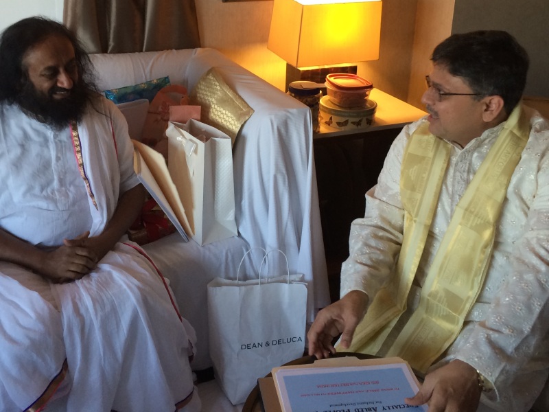 Pranav Desai Discussing Accessible Bharat Abhiyan with Guruji Sri Sri Ravi Shankar in USA